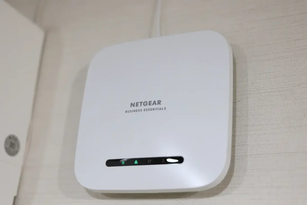 PoE対応アクセスポイント「NETGEAR WAX214」の設置